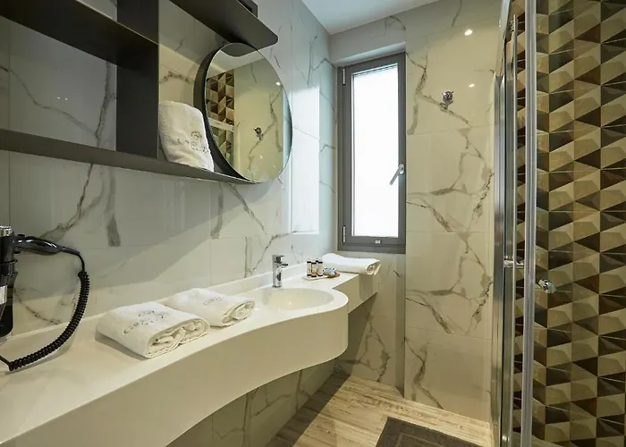 Greystone 4* Paralia Dionisiou