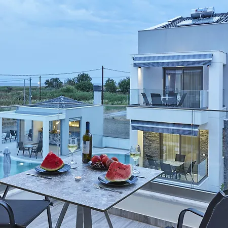 מלון דירות Greystone 4*